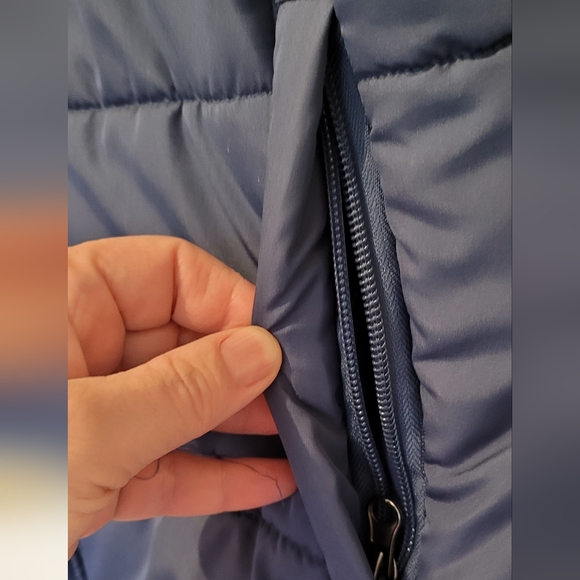 Zella blue hooded puffer vest size small - Picture 3 of 7